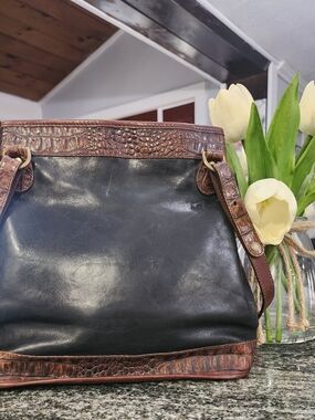 Brahmin Vintage Tuscan Black Leather Shoulder Bag with Brown Croc-Trim- 10×10×5